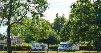 Aire de Camping-cars - Pageas Aire de Camping-cars - Pageas