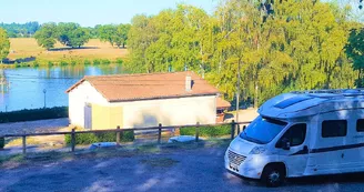 Aire de Camping-cars - Saint-Hilaire-les-Places Aire de Camping-cars - Saint-Hilaire-les-Places
