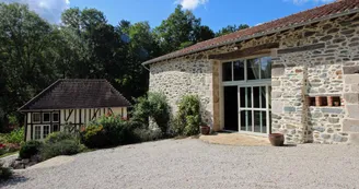Gite "Le Moulin" à Nexon en Haute-Vienne (Nouvelle-Aquitaine - Limousin) - entrée salle de réception en option_43