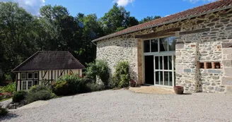 Gite "Le Moulin" à Nexon en Haute-Vienne (Nouvelle-Aquitaine - Limousin) - entrée salle de réception en option_43 Gite "Le Moulin" à Nexon en Haute-Vienne (Nouvelle-Aquitaine - Limousin) - entrée salle de réception en option_43