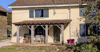 Gite de Belle Vue sur la commune de Dournazac en Haute-Vienne - Nouvelle Aquitaine - terrasse couverte côté sud ouest_5