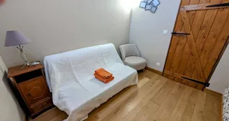 Gite de Belle Vue sur la commune de Dournazac en Haute-Vienne - Nouvelle Aquitaine - salon ou chambre d'appoint _21