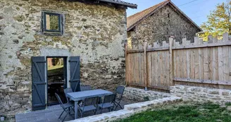 Gite de Belle Vue sur la commune de Dournazac en Haute-Vienne - Nouvelle Aquitaine - terrasse côté Est_22