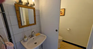 Gite de Belle Vue sur la commune de Dournazac en Haute-Vienne - Nouvelle Aquitaine - toilette rez de chaussée_8