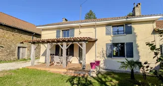 Gite de Belle Vue sur la commune de Dournazac en Haute-Vienne - Nouvelle Aquitaine - arrivée au gîte_1 Gite de Belle Vue sur la commune de Dournazac en Haute-Vienne - Nouvelle Aquitaine - arrivée au gîte_1
