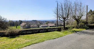 Gîte chez Marie-Louise à Dournazac en Haute-Vienne - Nouvelle Aquitaine - devant le gîte_3