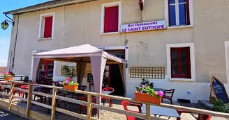 façade-terrasse-exterieure-restaurant-le-saint-eutrope_1 façade-terrasse-exterieure-restaurant-le-saint-eutrope_1
